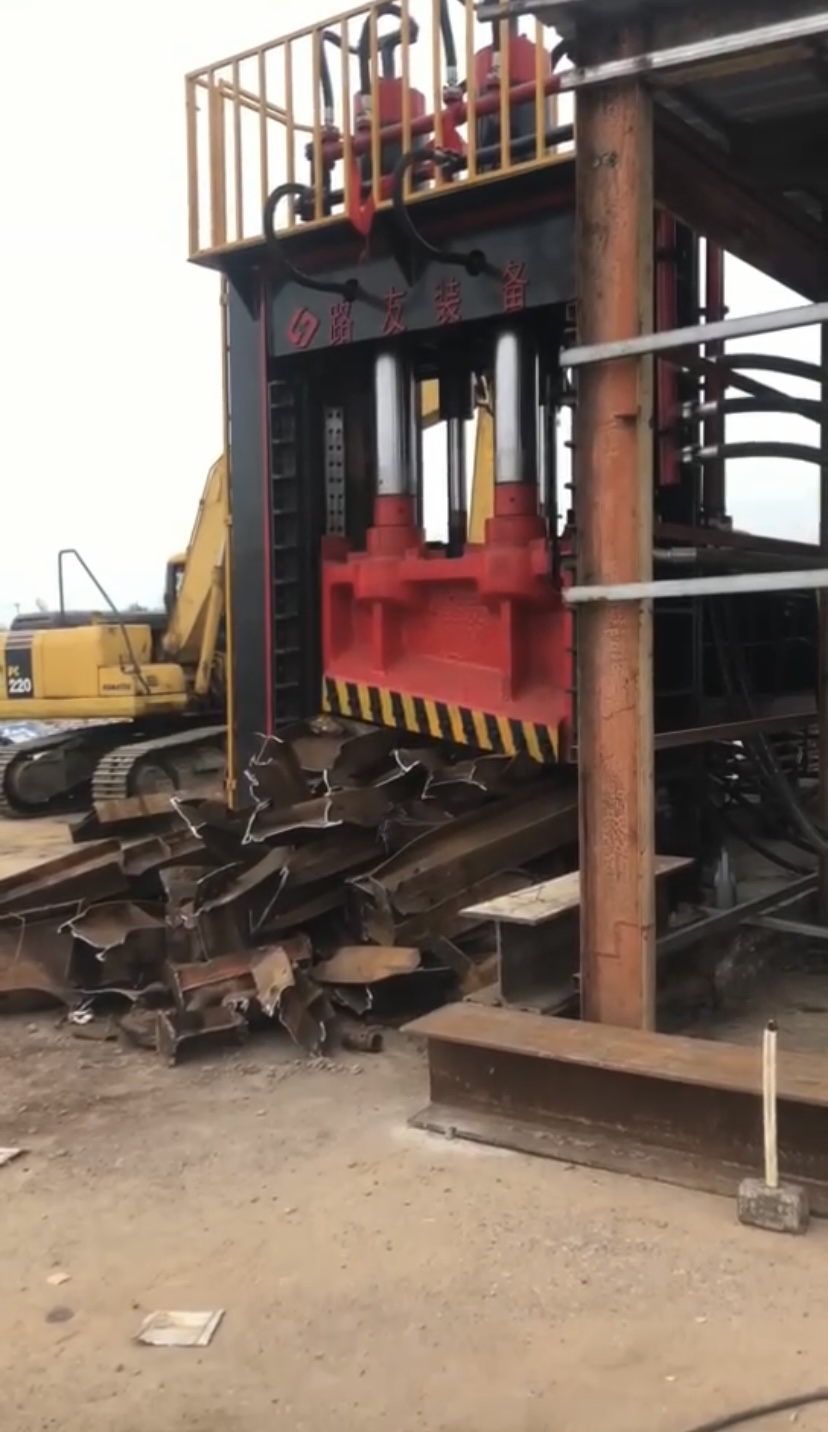 中国最宽式废钢重型龙门剪——400-3000吨废钢龙门剪